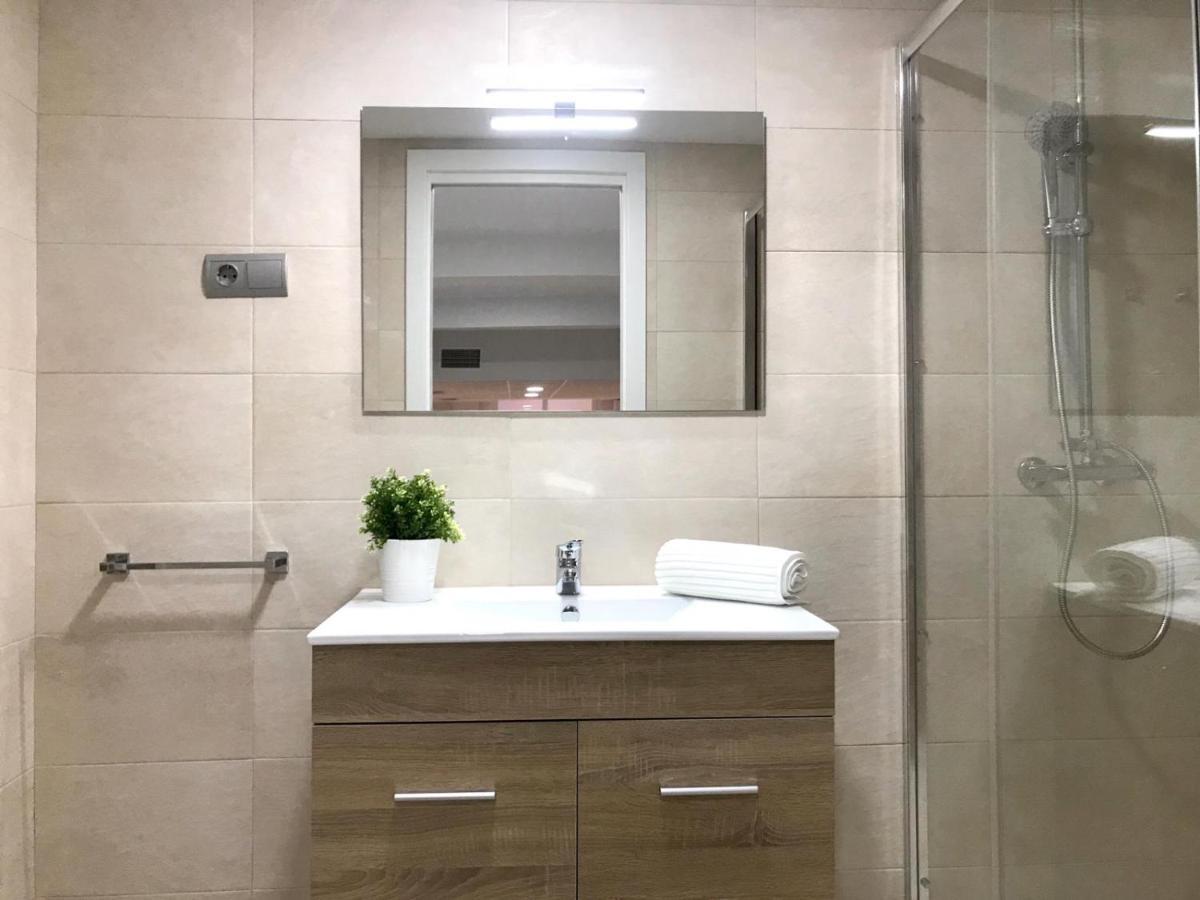 Modern & Spacious Apartment In Plaza De La Merced Málaga Kültér fotó